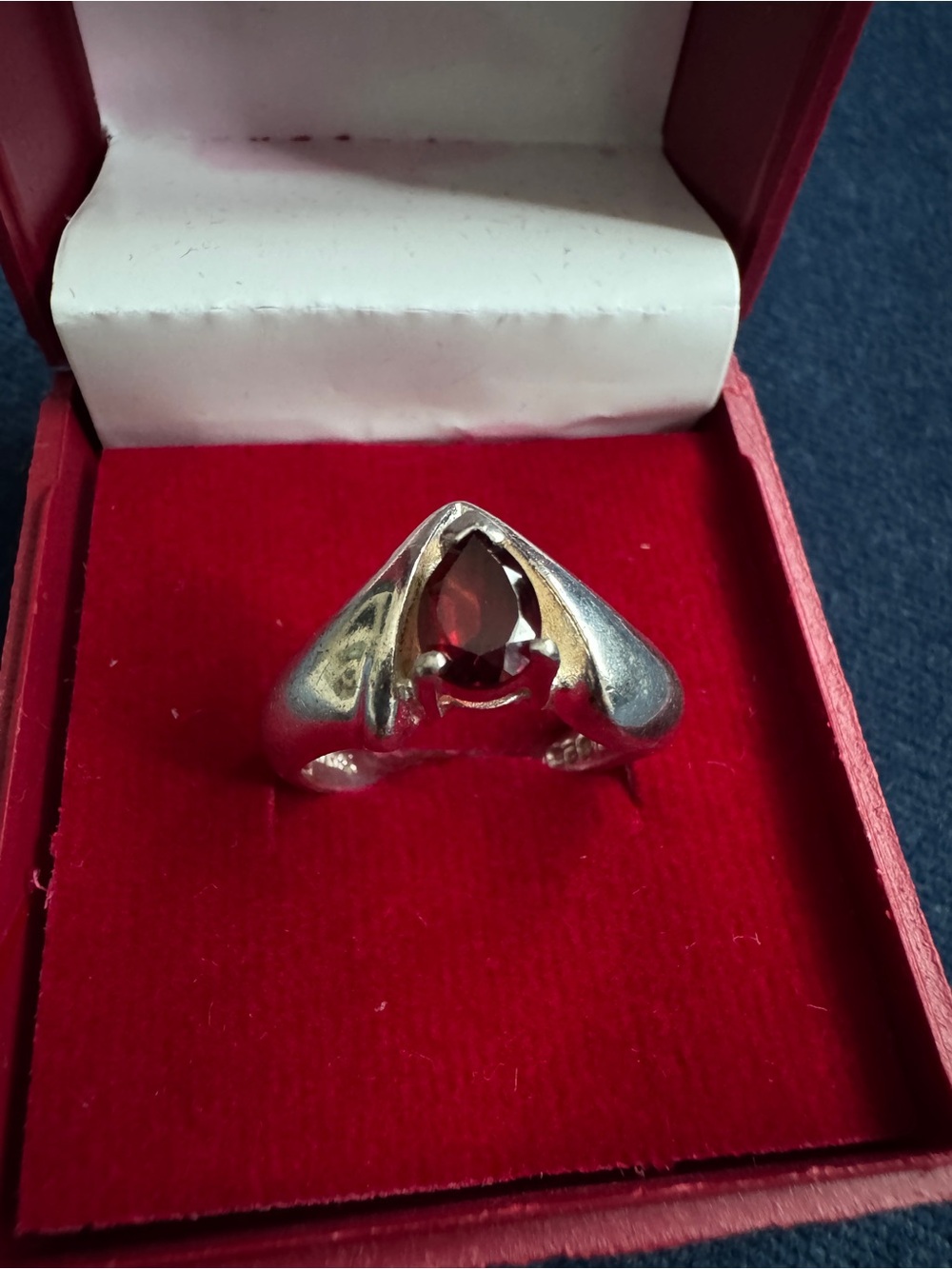 925‎ Sterling Silver teardrop-shaped Garnet Ring size 8